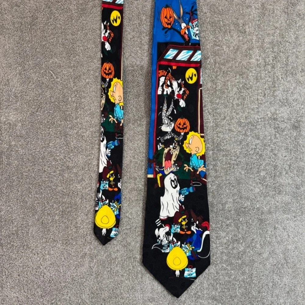 Vintage 1995 Looney Tunes Mania Halloween Silk Tie Bugs Bunny Tweety Taz Black